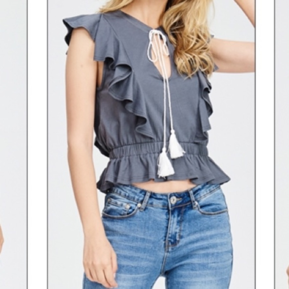 ✨NEW✨LAST 4✨Gray Ruffle Top - Picture 6 of 8